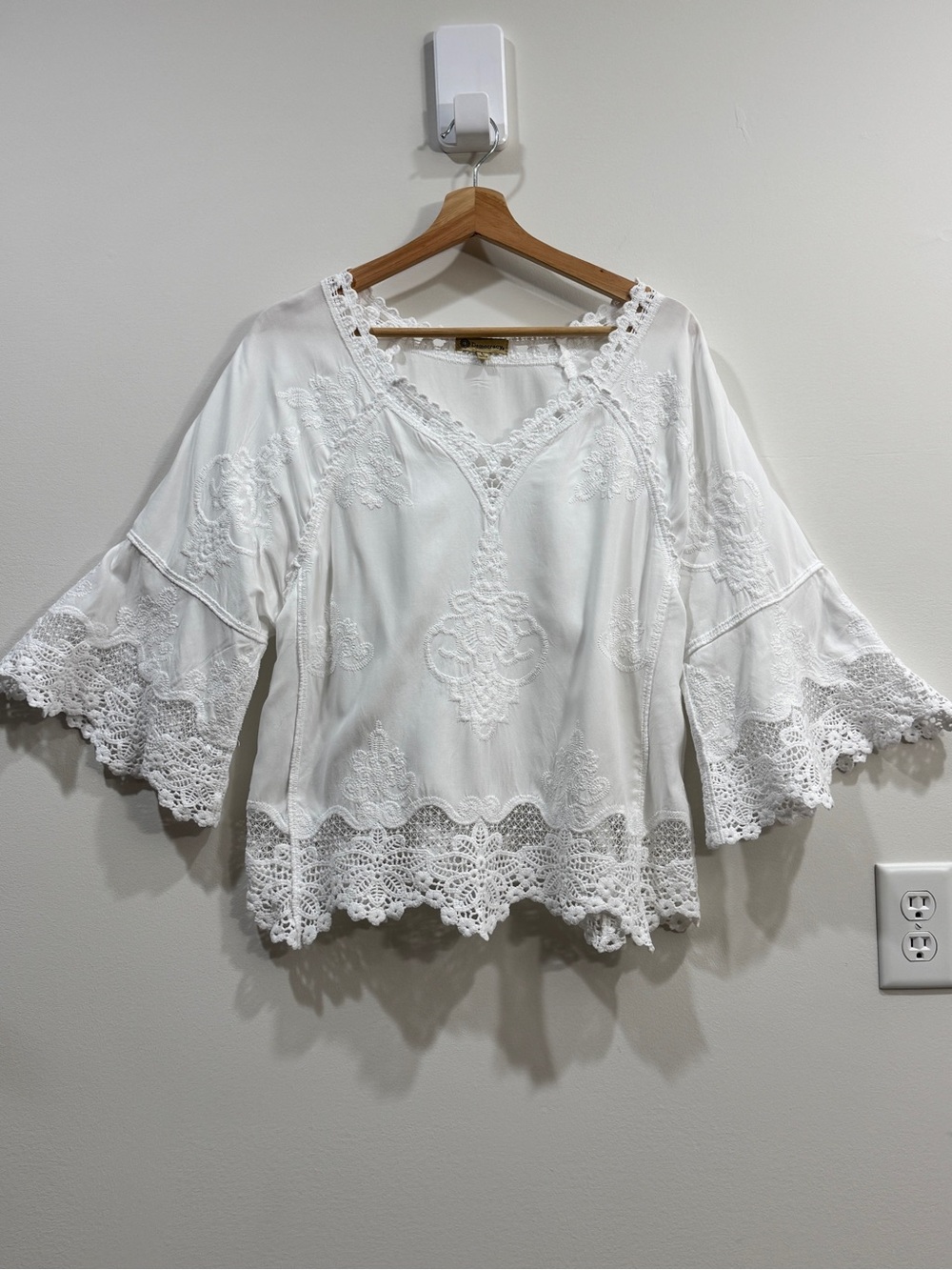 Democracy White Embroidered V-Neck Lace-Trim Tunic